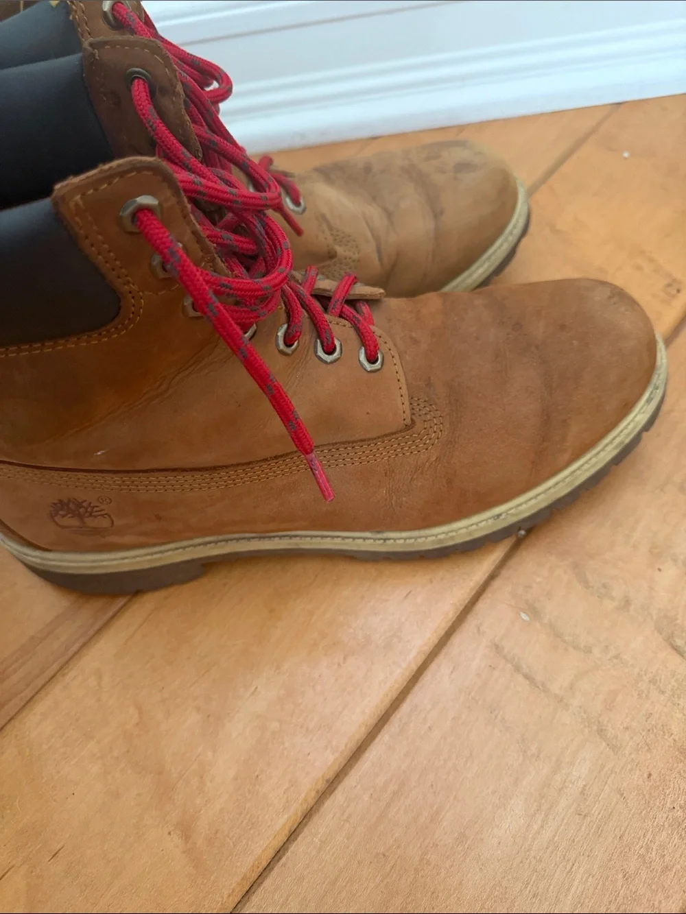 Timberland Wheat Brown Leather Boot with Red Laces